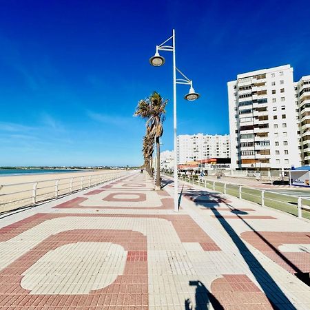 Gatu Arena " Preferente Mayores De 25 Anos Y Familias " Эль-Пуэрто-де-Санта-Мария Экстерьер фото