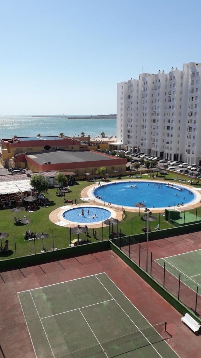 Gatu Arena " Preferente Mayores De 25 Anos Y Familias " Эль-Пуэрто-де-Санта-Мария Экстерьер фото