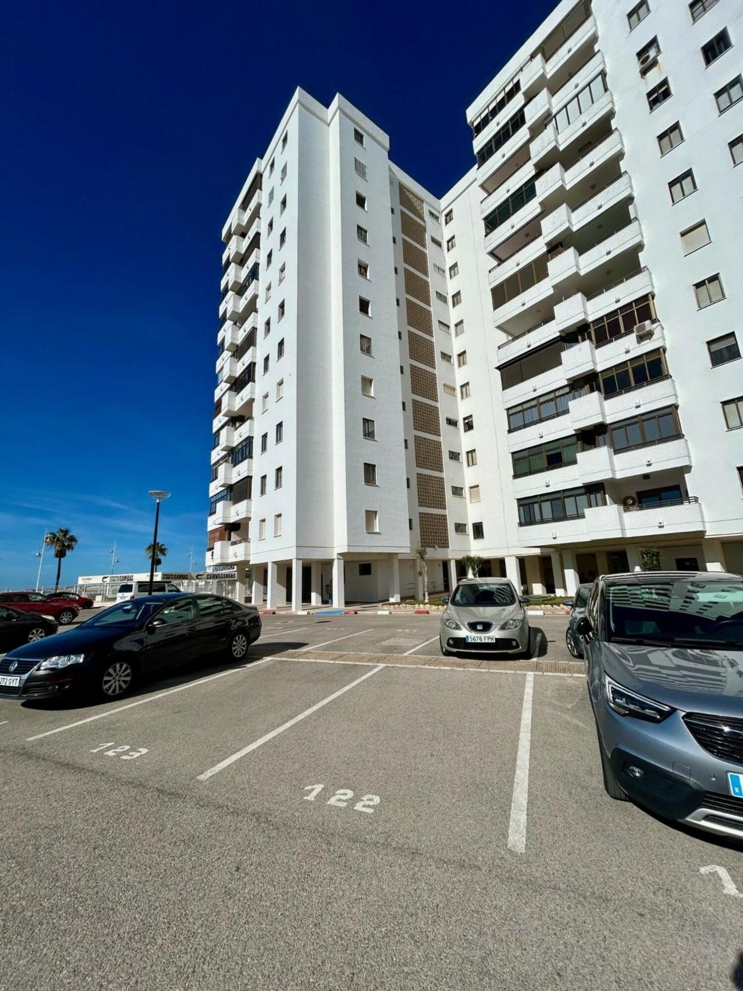 Gatu Arena " Preferente Mayores De 25 Anos Y Familias " Эль-Пуэрто-де-Санта-Мария Экстерьер фото